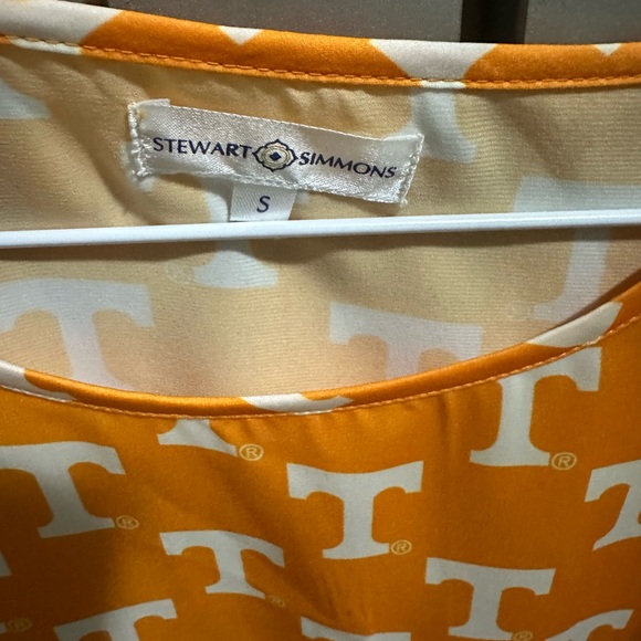 Beautiful University of Tennessee Women’s top/blouse - Picture 3 of 3
